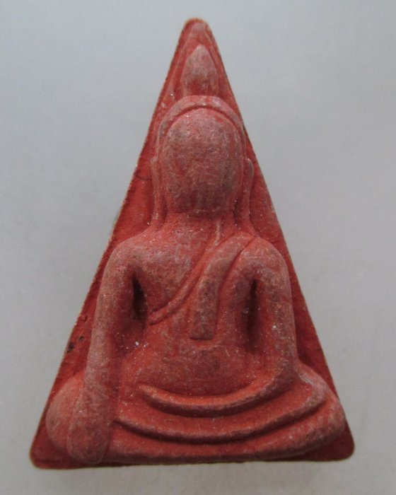 20 บาท พระผงนางพญาหลังรูปเหมือนหลวงปู่แผ้ว ปวโร วัดประชาราษฎร์บำรุง (วัดรางหมัน)