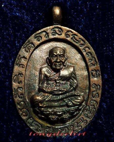 เหรียญหล่อโบราณหลวงพ่อทวด วัดช้างให้ รุ่นสรงน้ำ ปี 2542 เนื้อนวโลหะ สวยมากค่ะ