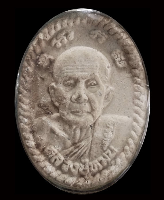 พระผงยันต์ดวงเศรษฐี หลวงปู่หมุน ปี43 เนื้อโซนเทา สวยจมูกโด่ง หูตา คม ชัด แก่น้ำว่าน ตลับเงินแท้