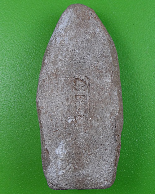 พระผงปฐวีธาตุหลวงปู่หงษ์ วัดเพชรบุรี สุรินทร์