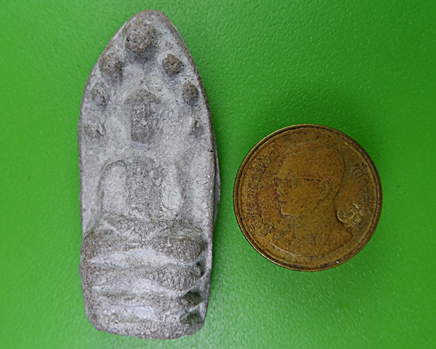 พระผงปฐวีธาตุหลวงปู่หงษ์ วัดเพชรบุรี สุรินทร์