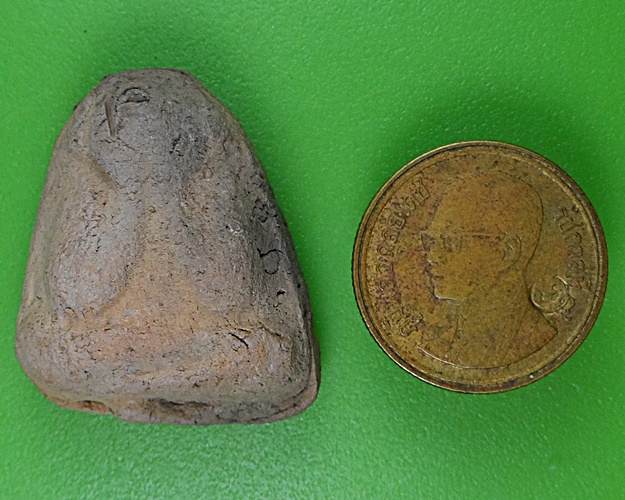 พระปิดตาปฐวีธาตุหลวงปู่หงษ์ วัดเพชรบุรี สุรินทร์