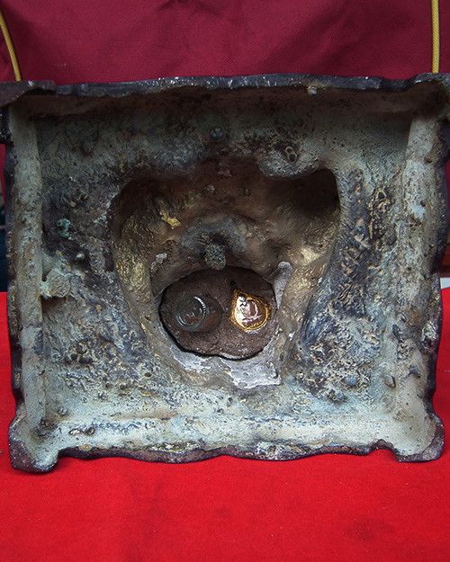 พระบูชารุ่นแรก หลวงปู่ไม อินทสิริ ขนาดหน้าตัก ๕ นิ้ว ปี.๒๕๕๕