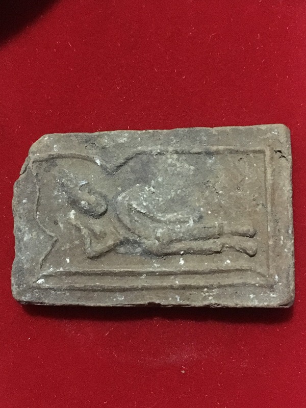 พระกรุวัดอาวุธ พิมพ์พระประจำวันอังคาร  ปี 2499 คุณแม่บุญเรือนอธิษฐานจิต