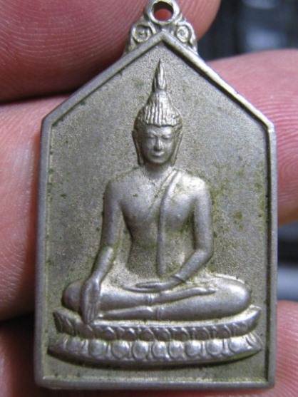 เหรียญพระพุทธห้าเหลี่ยมหลวงพ่อเงิน ปี2506 เนื้ออัลปาการ์ วัดดอนยายหอม จ.นครปฐม สภาพพอสวย
