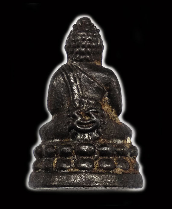 เคาะเดียว พระชัยวัฒน์หลวงปู่หมุน เนื้อเหล็กน้ำพี้ รุ่นไตรมาสรวยทันใจปี๔๓ สถาพแชมป์ ดินเต็ม สวยมากๆ