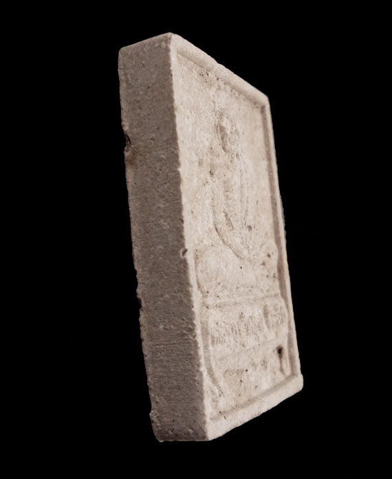 เคาะเดียว พระผงนั่งตั่ง รุ่นแรก หลวงปู่หมุน ปี๔๒ เนื้อแน่นสวย คมชัด ประคำเด่งทุกเม็ด เกษาโผล่