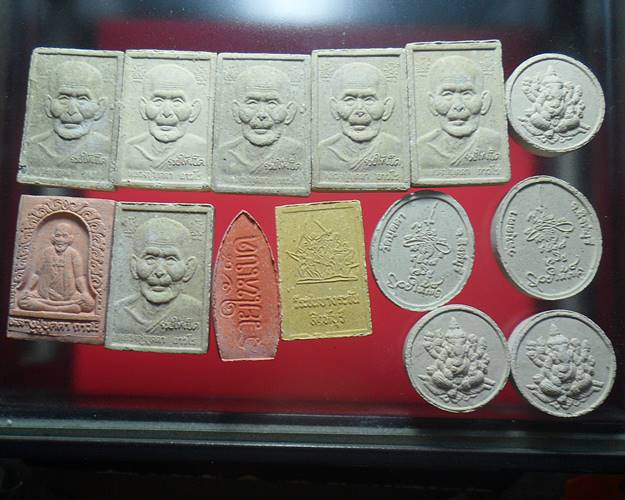 หลวงปู่บุดดา วัดกลางชูศรีเจริญสุข สิงห์บุรี ชุด14องค์เคาะเดียวแดง