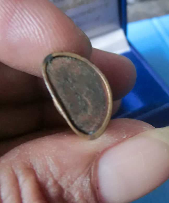 พระกริ่งไพรีพินาศ รุ่นบรรจุเหล็กไหล" ในหลวง 6 รอบ พ.ศ. 2542 พร้อมกล่องเดิมครับ