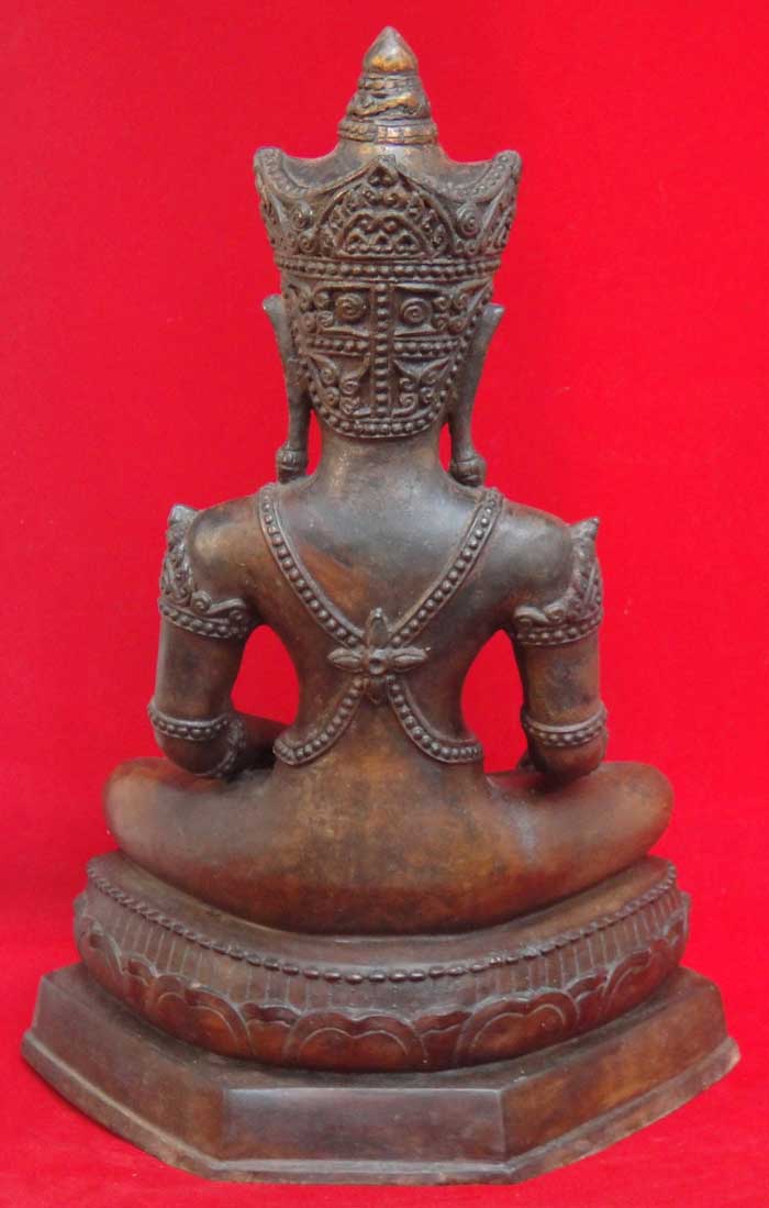 พระพุทธรูปบูชาปางมารวิชัยทรงเครื่อง ขนาดหน้าตัก 4.5 นิ้ว ความสูง 8.5 นิ้ว ฐานดินไทย