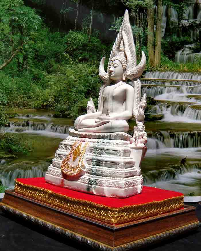 พระพุทธชินราช เนื้อเรซิ่นลายหินอ่อน พุทธลักษณะสวยงามมากค่ะ ขนาดหน้าตัก 5 นิ้ว ความสูง 12 นิ้ว ฐานกว้