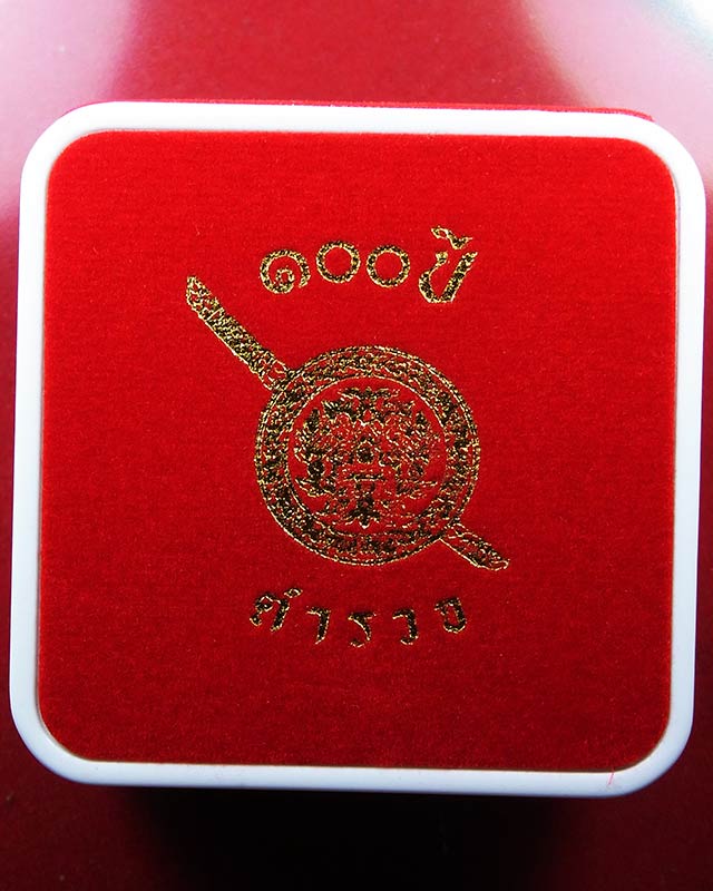 หลวงพ่อโสธร 100 ปี ตร.แปดริ้ว พิมพ์ใหญ่ เนื้อเงินขัด no.6705 สวยๆพร้อมกล่อง