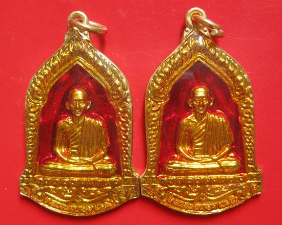 หลวงพ่อเกษม รุ่นมหากุศล ( อย.) หลวงปู่ดู่ อธิฐานจิต ปี 2532 เนื้อทองแดงลงยา พระดีราคาเบา ๆ ^_^