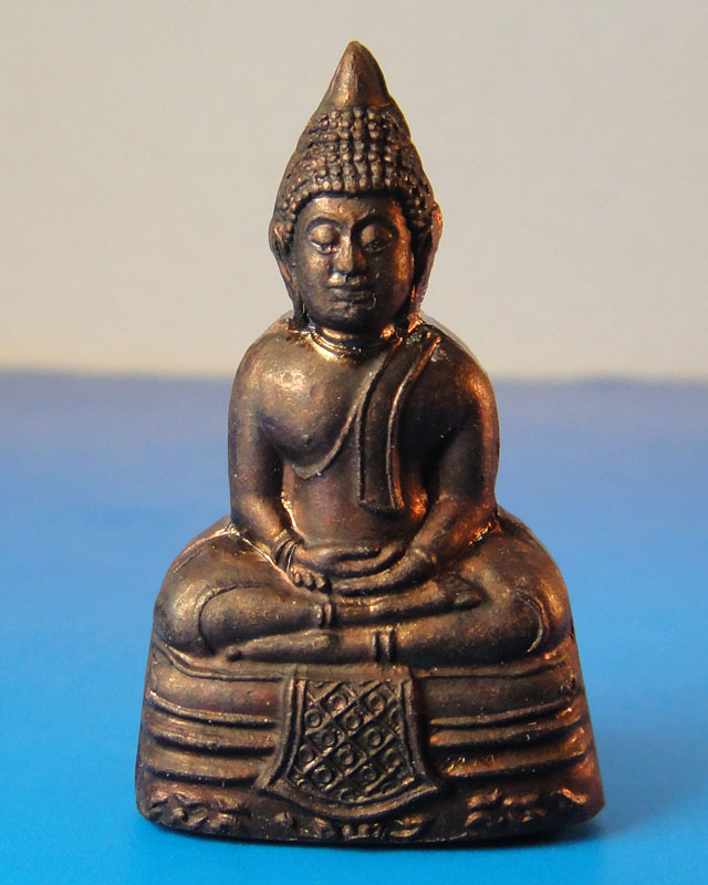 **(พิเศษ..ราคาเบาๆ)**หลวงพ่อโสธร พิมพ์ลอยองค์ ปี2550 อยู่ในชุดกรรมการ 