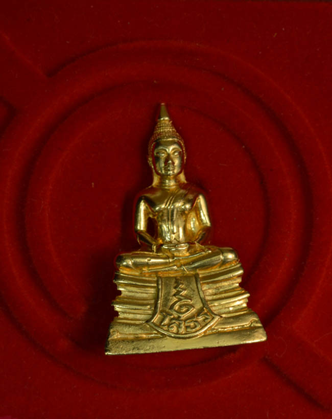 พระพุทธโสธร รุ่นประวัติศาสตร์ ๘๐ ปี กรมตำรวจ หมายเลข ๒๖๓๗๕๕ 