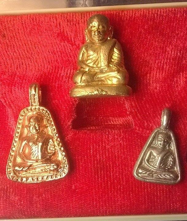 ชุดหลวงพ่อเงินรุ่นร่วมใจสร้างสะพานวัดหิรัญญาราม พิจิตร ปี 28