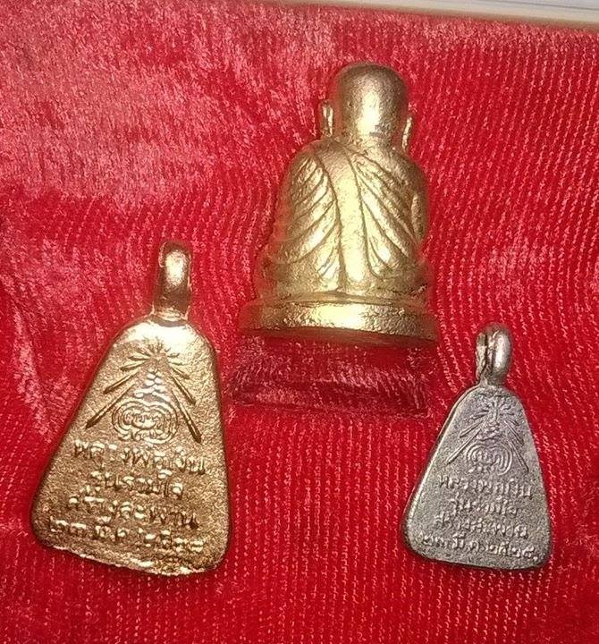 ชุดหลวงพ่อเงินรุ่นร่วมใจสร้างสะพานวัดหิรัญญาราม พิจิตร ปี 28