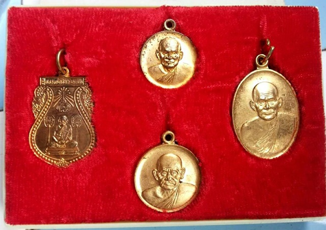 ชุดเหรียญหลวงพ่อเงิน รุ่นร่วมใจสร้างสะพานปี 28 กะหลั่ยทองเดิมๆ