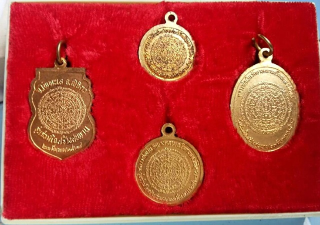 ชุดเหรียญหลวงพ่อเงิน รุ่นร่วมใจสร้างสะพานปี 28 กะหลั่ยทองเดิมๆ