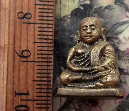 วัดใจเริ่ม 10 บาท กับ รูปหล่อหลวงพ่อเงิน  …AT232