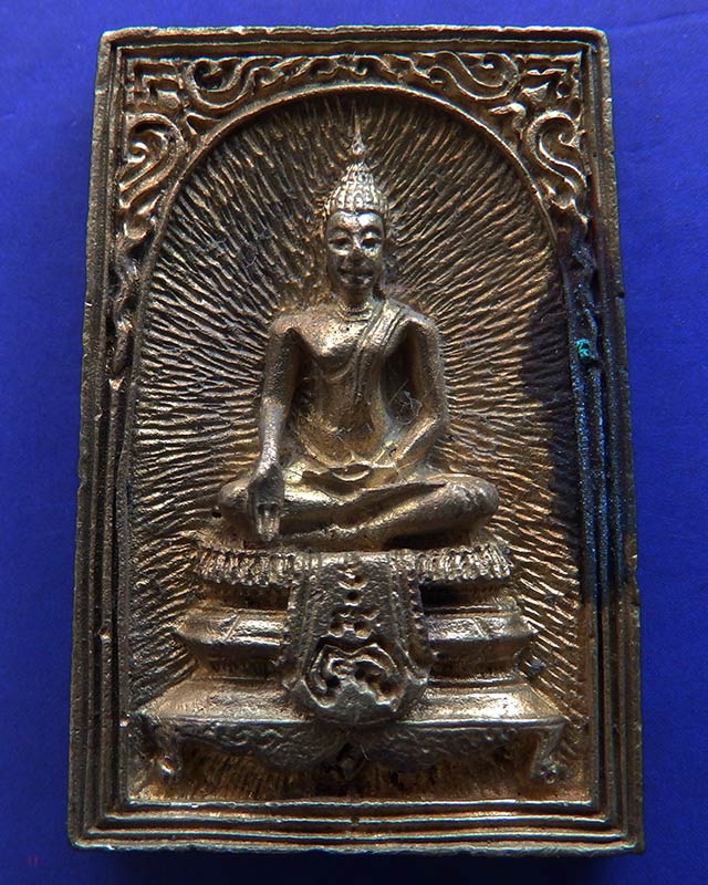 5.สมเด็จประทานพร หลังรูปเหมือนหลวงพ่อแพ วัดพิกุลทอง พ.ศ. 2534 เนื้อทองผสม พร้อมกล่องเดิม