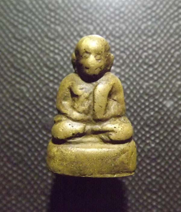 รูปหล่อหลวงพ่อเงิน วัดห้วยเขน จ.พิจิตร