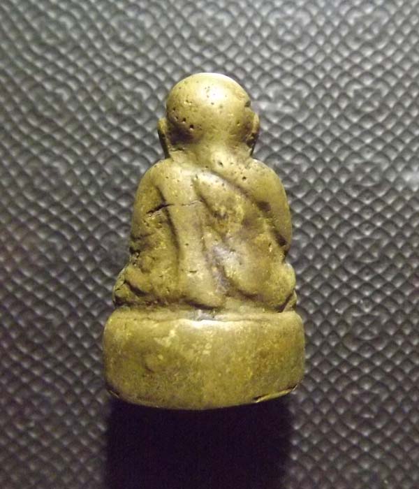 รูปหล่อหลวงพ่อเงิน วัดห้วยเขน จ.พิจิตร