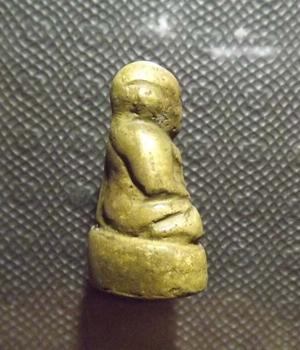 รูปหล่อหลวงพ่อเงิน วัดห้วยเขน จ.พิจิตร