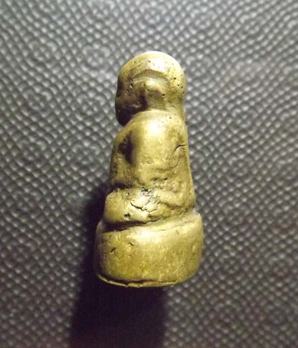 รูปหล่อหลวงพ่อเงิน วัดห้วยเขน จ.พิจิตร