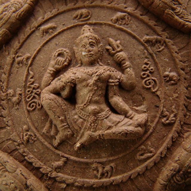 องค์จตุคามรามเทพ รุ่นบารมีธรรม หลวงพ่อรวย วัดตะโก อยุธยา ดวงตราสุริยะเทพ ไม้มหามงคล 5 ซ.ม