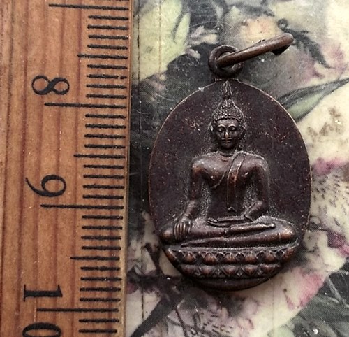 วัดใจเริ่ม 10 บาท กับ เหรียญหลวงพ่อดำ วัดแสงสิริธรรม ปากเกร็ด นนทบุรี ปี 47  …AT270