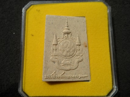 พระพุทธชินสีห์ เนื้อผง ในวโรกาสเฉลิมพระชมพรรษาในหลวงครบ 7 รอบ และ ที่ระลึกสมโภชวัดบวร 175ปี สมเด็จพร