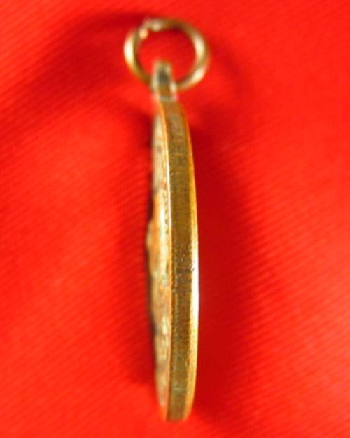 เหรียญเสือยืนพระอาจาร์สมชาย วัดเขาสุกิม ปี15