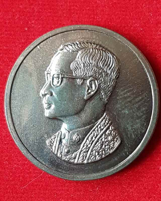 เหรียญคุ้มเกล้าในหลวง เนื้อนวะโลหะ ปี 2522 หลวงปู่โต๊ะ วัดประดู่ฉิมพลี ปลุกเสก