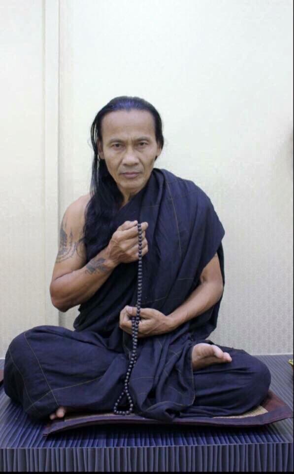 >>> ปู่อ๊อดสายฟ้า ( อ เกรียงศักดิ์ สุขประดิษฐ์ )ฆราวาสจอมขมังเวทย์แห่งภูมะโรง (((ตะกรุดไตรโลกธาตุ)))