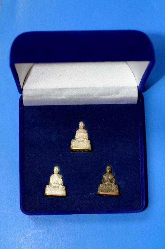 ชุดรูปหล่อ ๗ รอบ กรรมการชุดเงิน หลวงปูบัว ถามโก ปี ๒๕๕๓