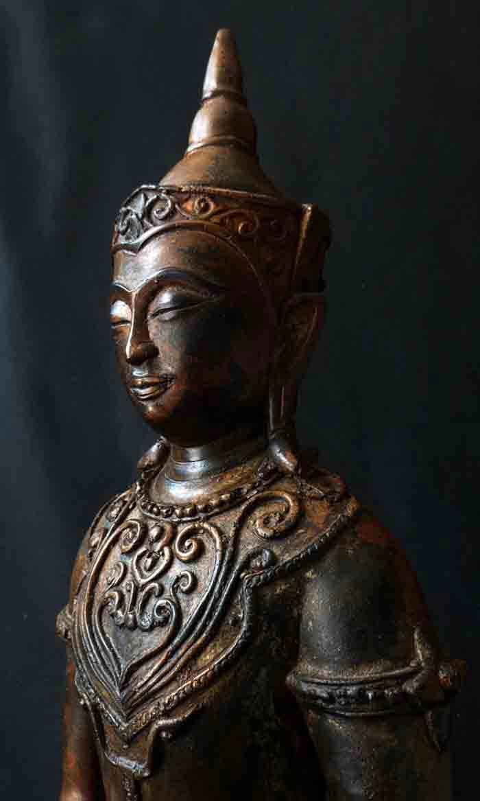 พระบูชาลพบุรีทรงเครื่อง พุทธศิลปสวยงามย้อนยุค เนื้อทองเหลืองผิวมันปู หนาตัก 4.5 นิ้วสูง 9 นิ้ว ฐาน 6