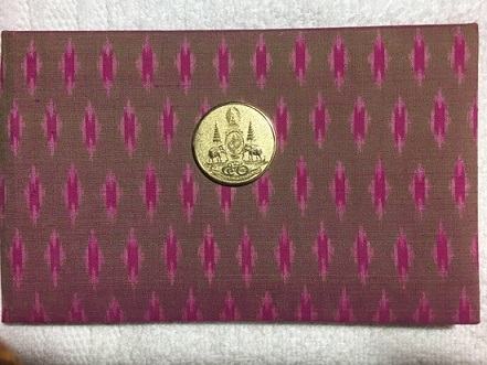 ธนบัตร500บาทที่ระลึกฉลองสิริราชสมบัติครบ50ปี มีปกผ้าไหม และหนังสือ