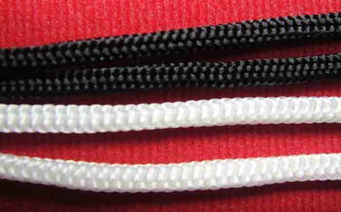 เชือกร่มปลายแหลม ลายถักเหนียวแน่น รับน้ำหนักได้ดี สำหรับนำไปร้อยสร้อยตามแบบที่คุณต้องการ ขนาดความยาว