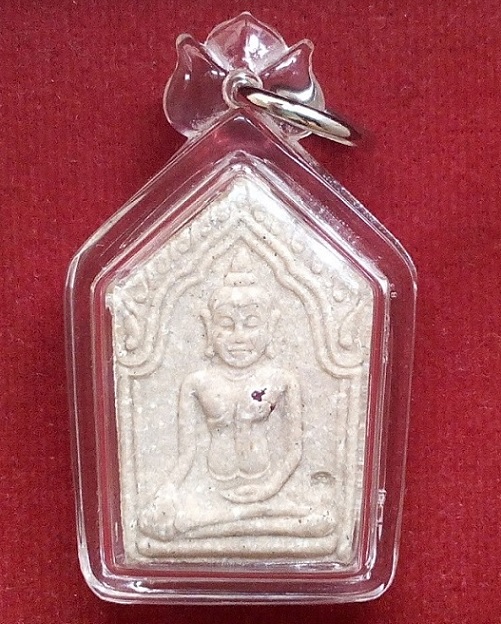 ขุนแผนรุ่น 2 หลวงปู่ทิม วัดพระขาว เนื้อเกสรฝังพลอยแดง ตอกโค๊ดด้านหน้า ข้างองค์พระ ปี41