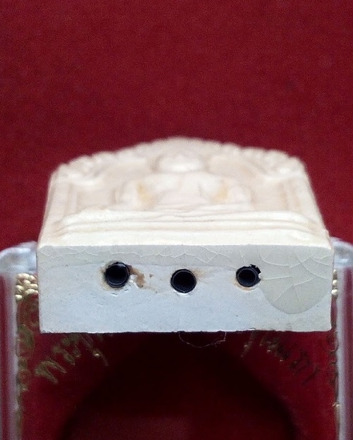 ขุนแผนเคลือบขาวมุกรุ่นแรก ฝังตะกรุดเงิน 3ดอก หลวงปู่ทิม วัดพระขาว ปี45 ตอกโค๊ตดอกจัน...เคาะเดียวแดง.