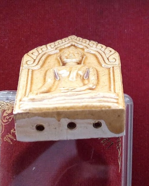 ขุนแผนเคลือบเหลืองรุ่นแรก ฝังตะกรุดทองคำ 3ดอก หลวงปู่ทิม วัดพระขาว ปี45 ตอกโค๊ตดอกจันด้านหลัง