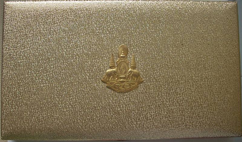 ...กล่องฯเหรียญในหลวง...  >>>  ..รุ่น " ฉลองสิริราชสมบัติครบ ๕๐ ปี "..  <<< ...ใส่เหรียญ 10 ช่อง...