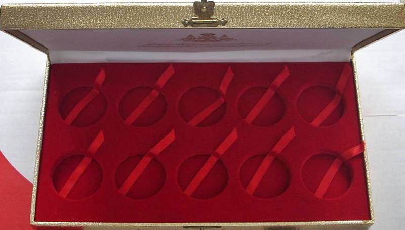 ...กล่องฯเหรียญในหลวง...  >>>  ..รุ่น " ฉลองสิริราชสมบัติครบ ๕๐ ปี "..  <<< ...ใส่เหรียญ 10 ช่อง...