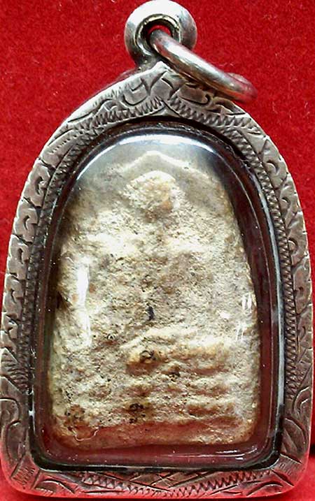 *พระกรุุวัดเงินคลองเตย พิมพ์เล็บมือ ฐานสามชั้น เลี่ยมเงินเก่า*