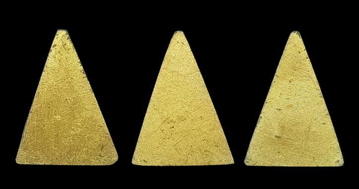 3องค์..พระกำลังแผ่น เนื้อผงเรซิ่น ปี39 พิมพ์เล็ก(กรรมากร) หลังเรียบ ปิดทอง พร้อมกล่อง