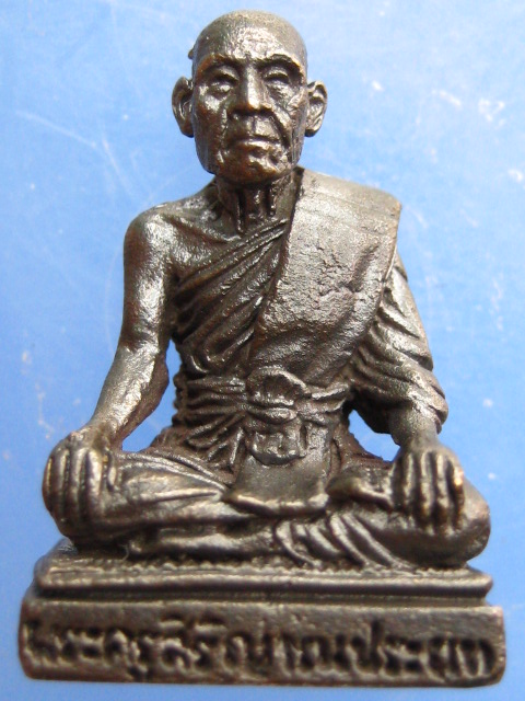 รูปหล่อพระครูสิริญาณประยุต จ.ร้อยเอ็ด