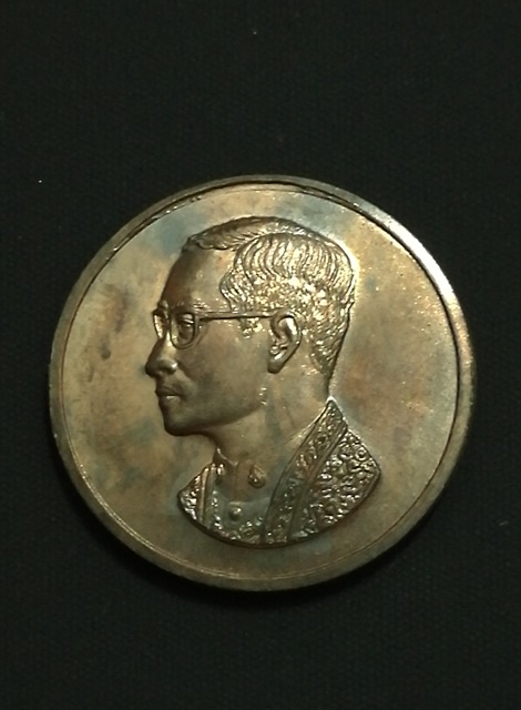 เหรียญคุ้มเกล้า รัชกาลที่๙ ปี ๒๕๒๒ เนื้อนวโลหะ