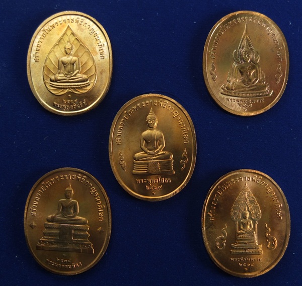 เหรียญทองแดงผิวไฟ ชุดพระพุทธปัญจภาคี ปี39 1 ชุด 5 เหรียญ พร้อมกล่องเดิม 