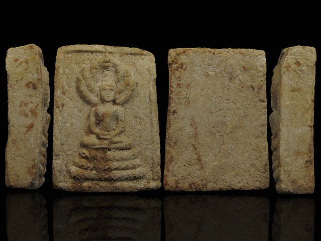 เคาะเดียวครับ - พระผงประจำวัน ปางนาคปรก (เสาร์) นิยม กรุวัดชนะสงคราม ปี 2491 องค์ที่ 2